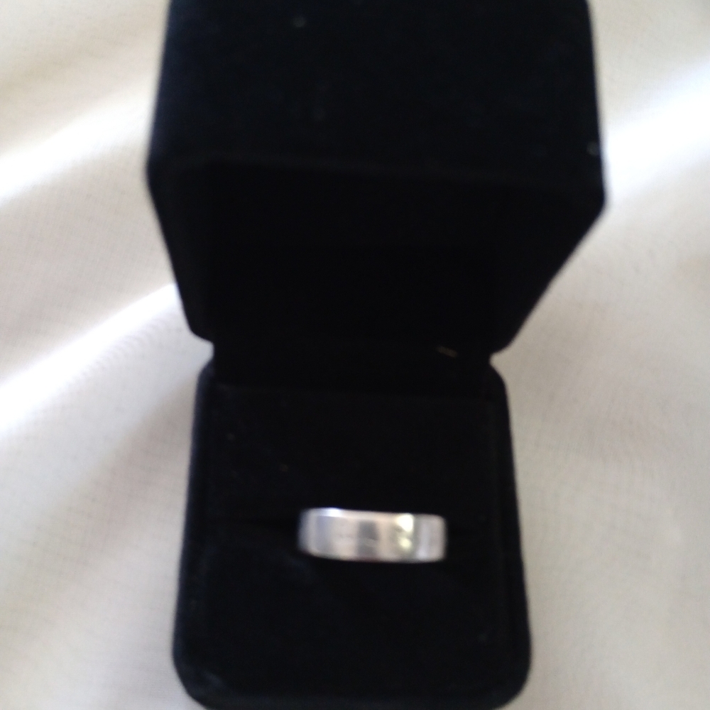 Far Fetch .925 Sterling Silver Ring Engraved Live the Life Top of Ring, Signed